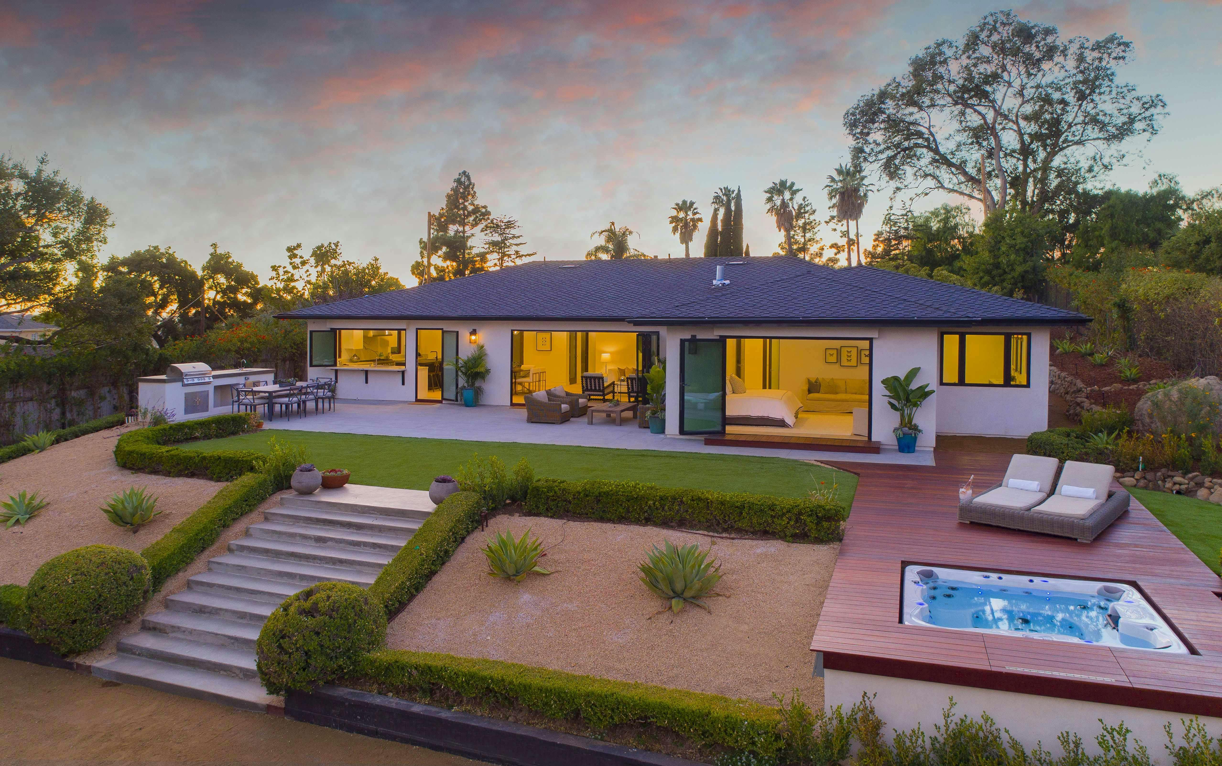 rear-exterior-of-mid-century-modern-home-with-large-opening-glass-walls