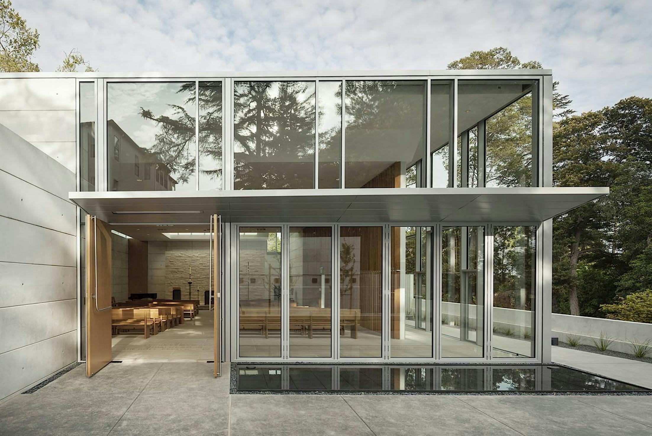 closed-folding-glass-wall
