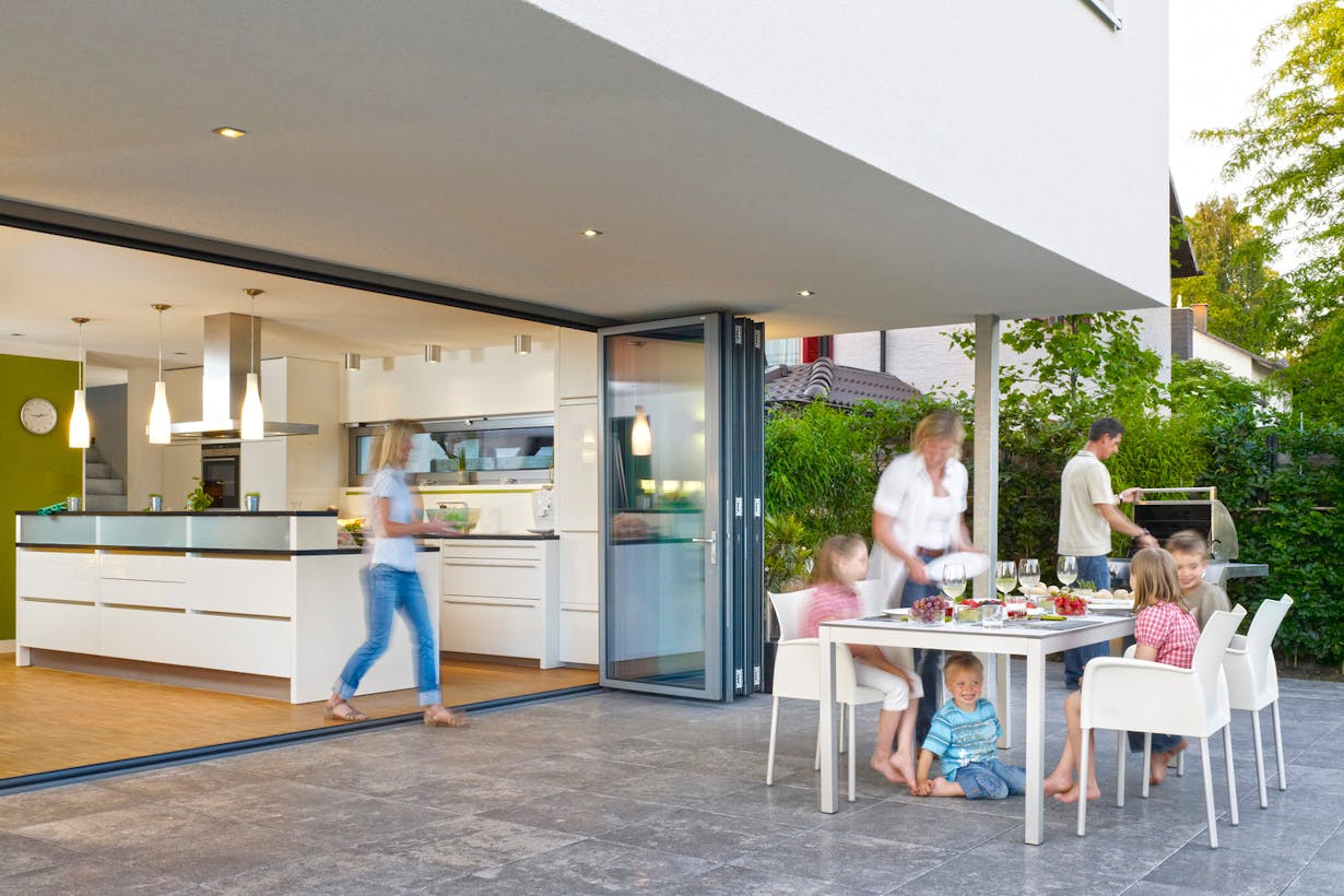Folding Patio Doors with Seamless Transition to the Outdoor Dinning Area 