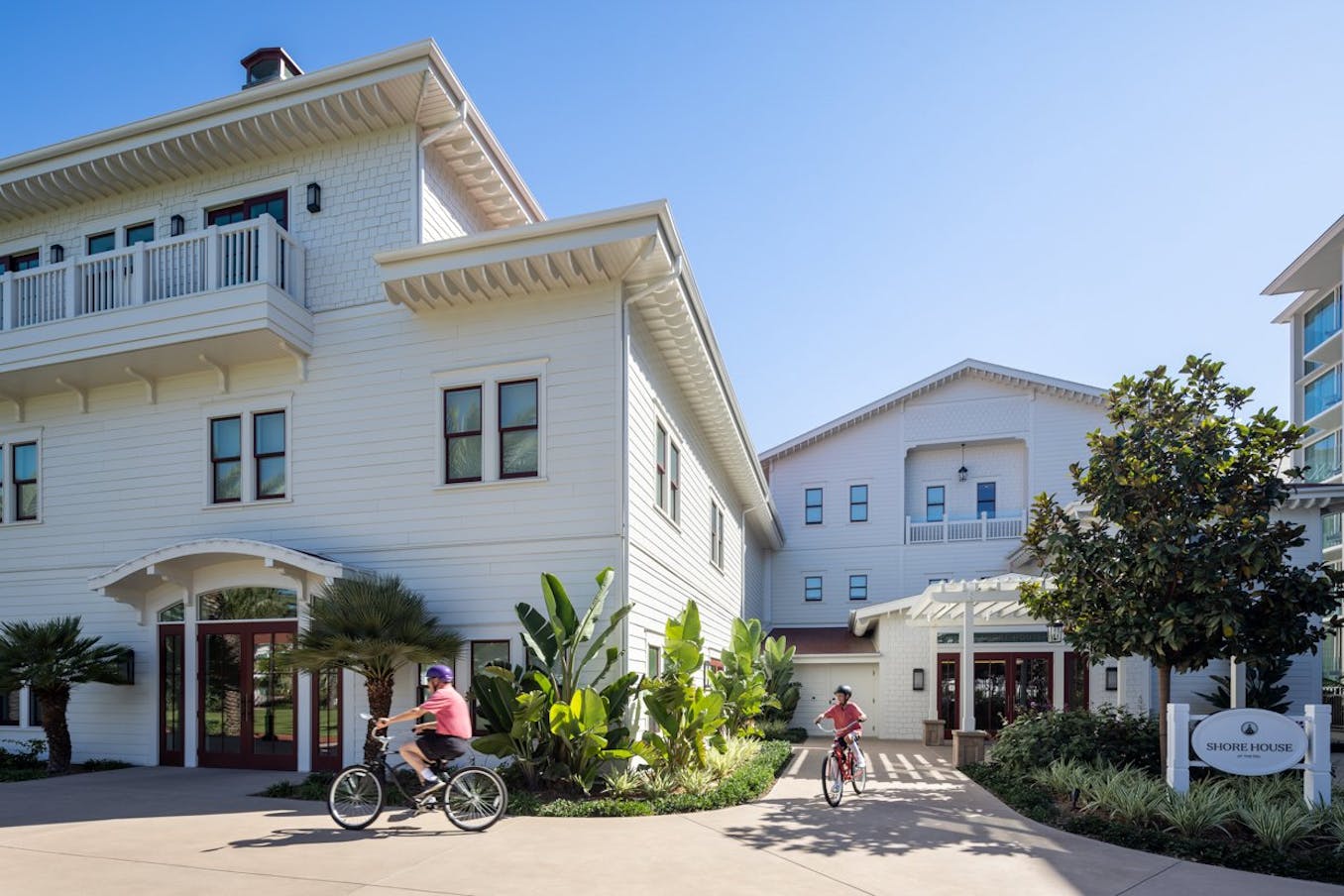 Hotel del Coronado bifold glass walls