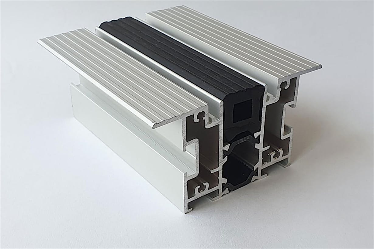 NanaWall Flush Sill -At Swing Panel