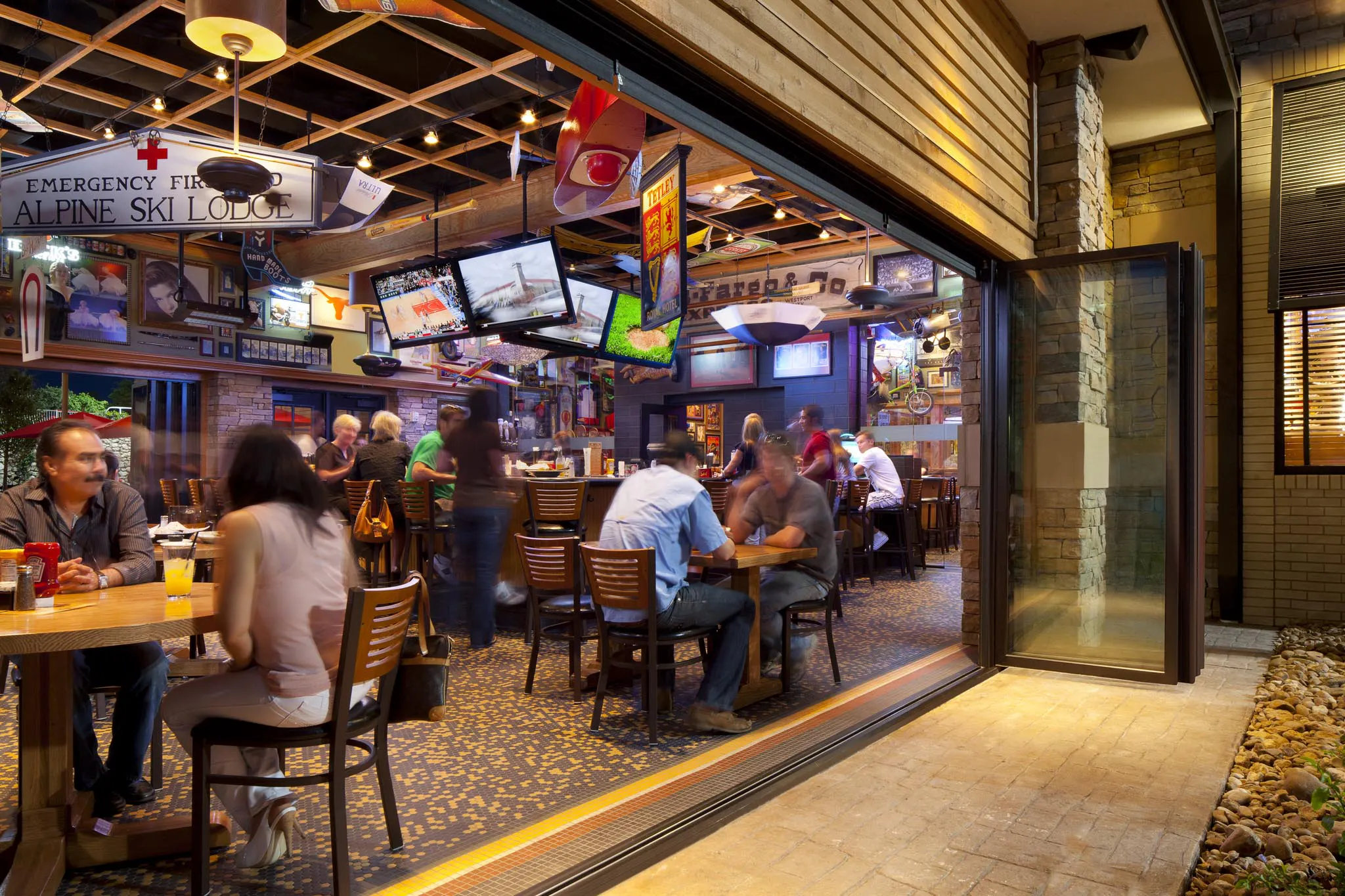 54th Street Grill | NanaWall