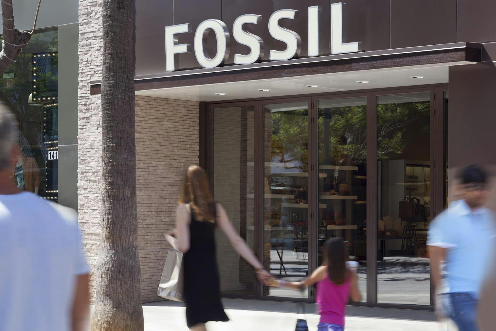 SL70 Retail Folding Entry Doors at the Fossil Store in Santa Monica, CA - Closed Exterior Day View