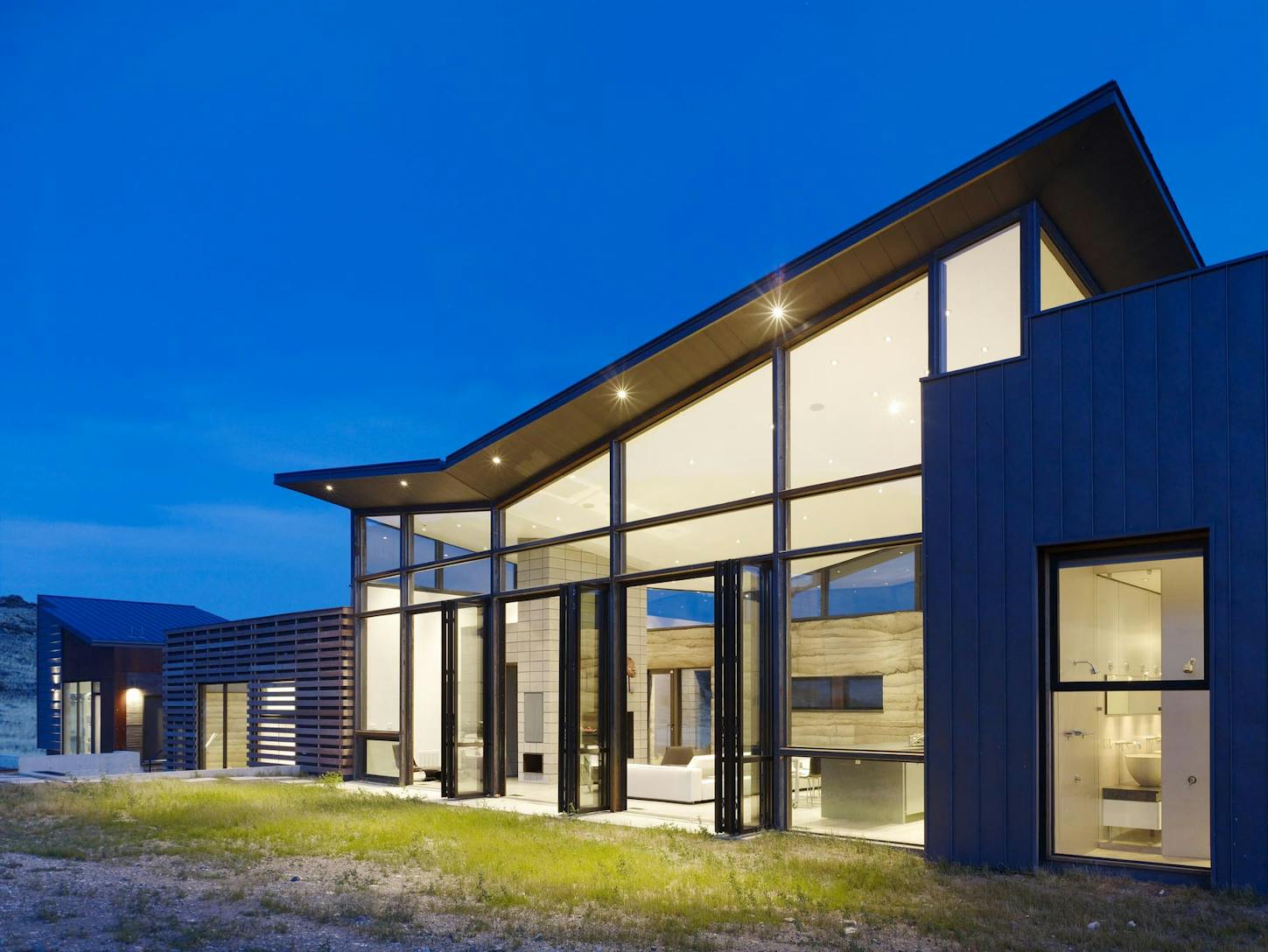 SL70 large house in a mountain valley with a sustainable architectural design at Wapiti Valley