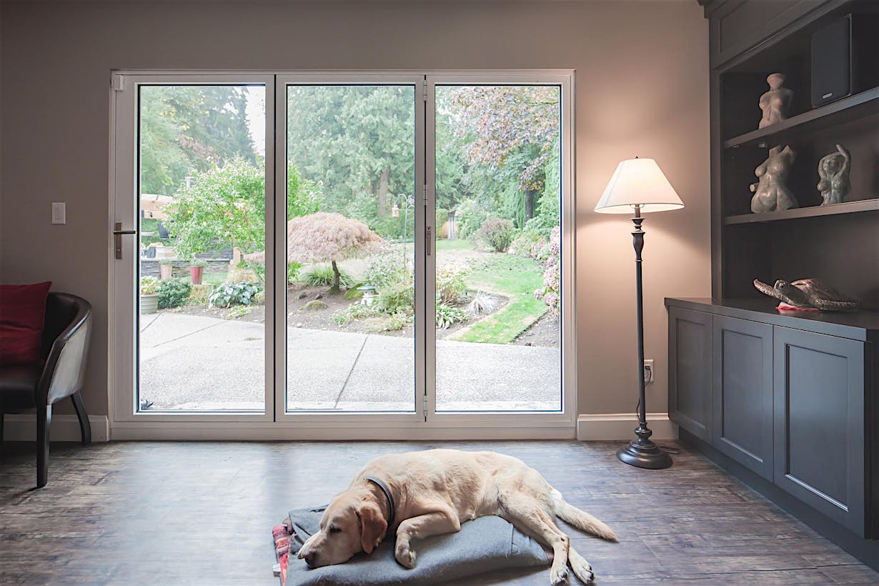 Closed retractable patio doors in South Surrey, BC provide secure separation while preserving outdoor visibility