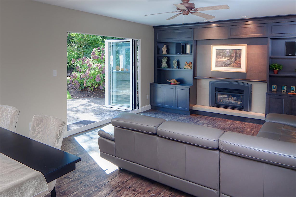 Fully open accordion patio doors with small opening maximize spaciousness and enhance indoor-outdoor flow in South Surrey, BC home