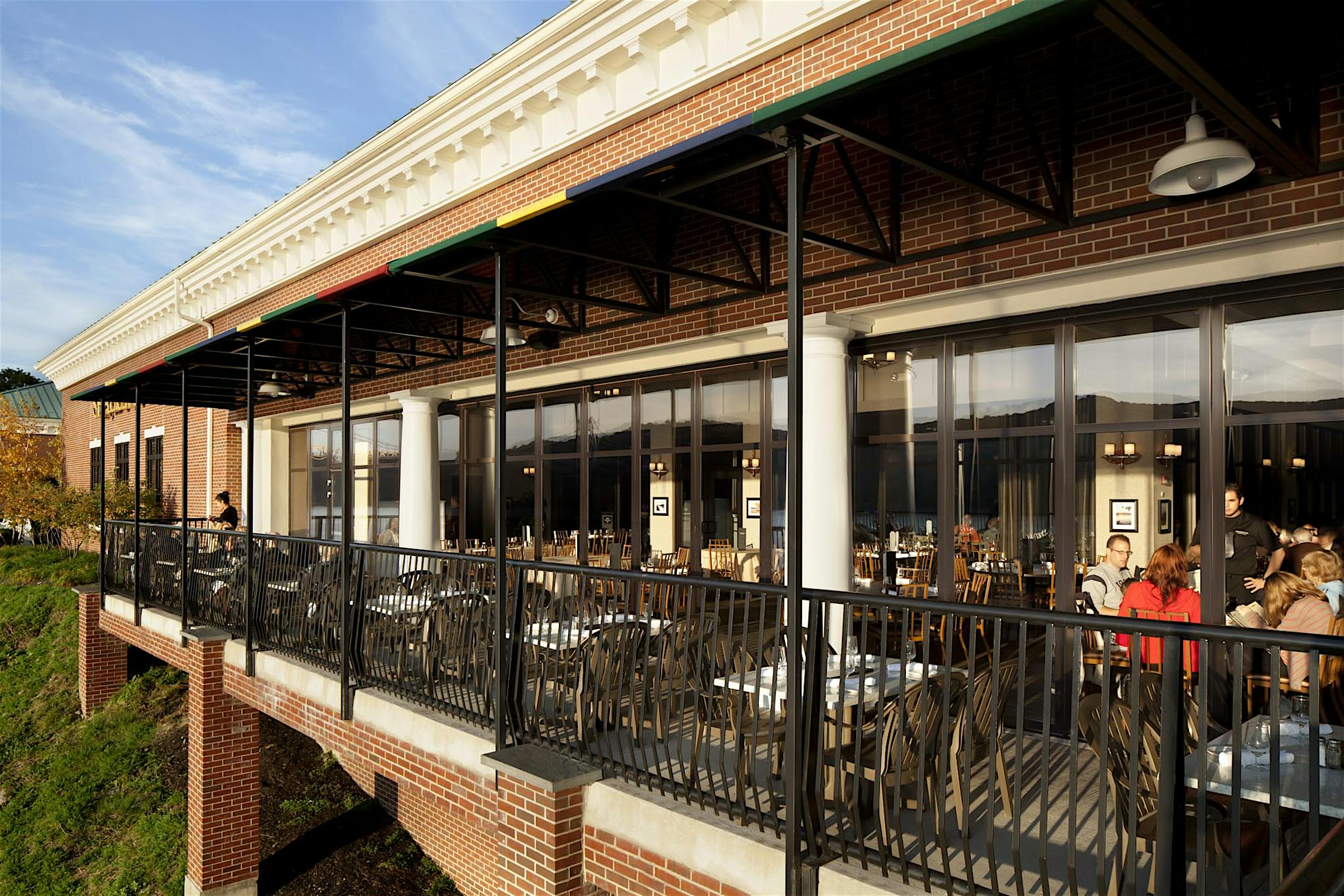 Restaurant folding desk doors - closed exterior