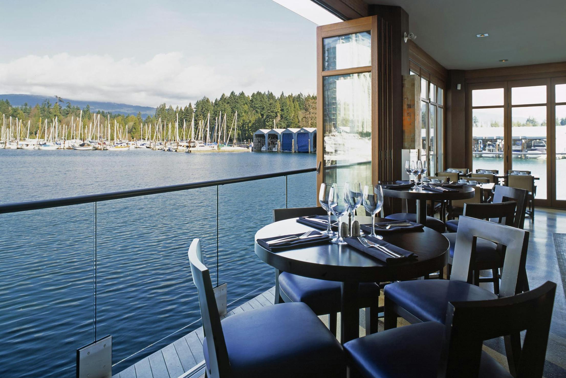 LIFT Bar Grill View | NanaWall