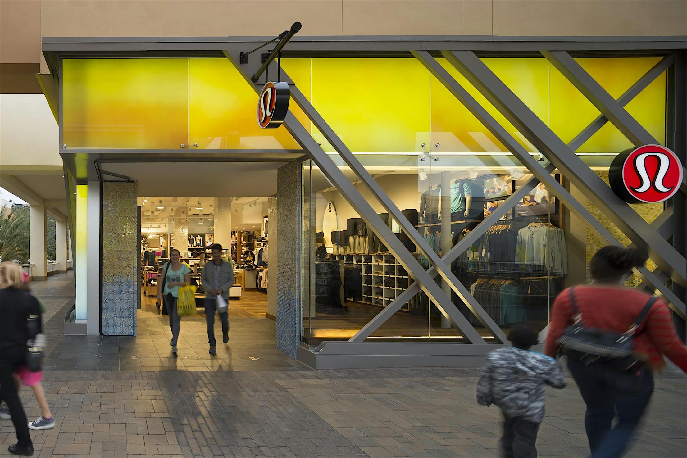 Retail commercial storefront no floor track sliding doors - Opened exterior
