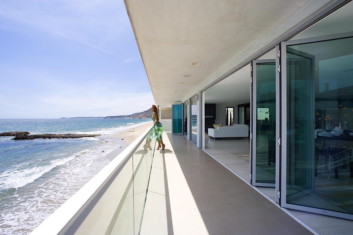 SL45 Residential balcony with ocean view - colored interlayers glass 