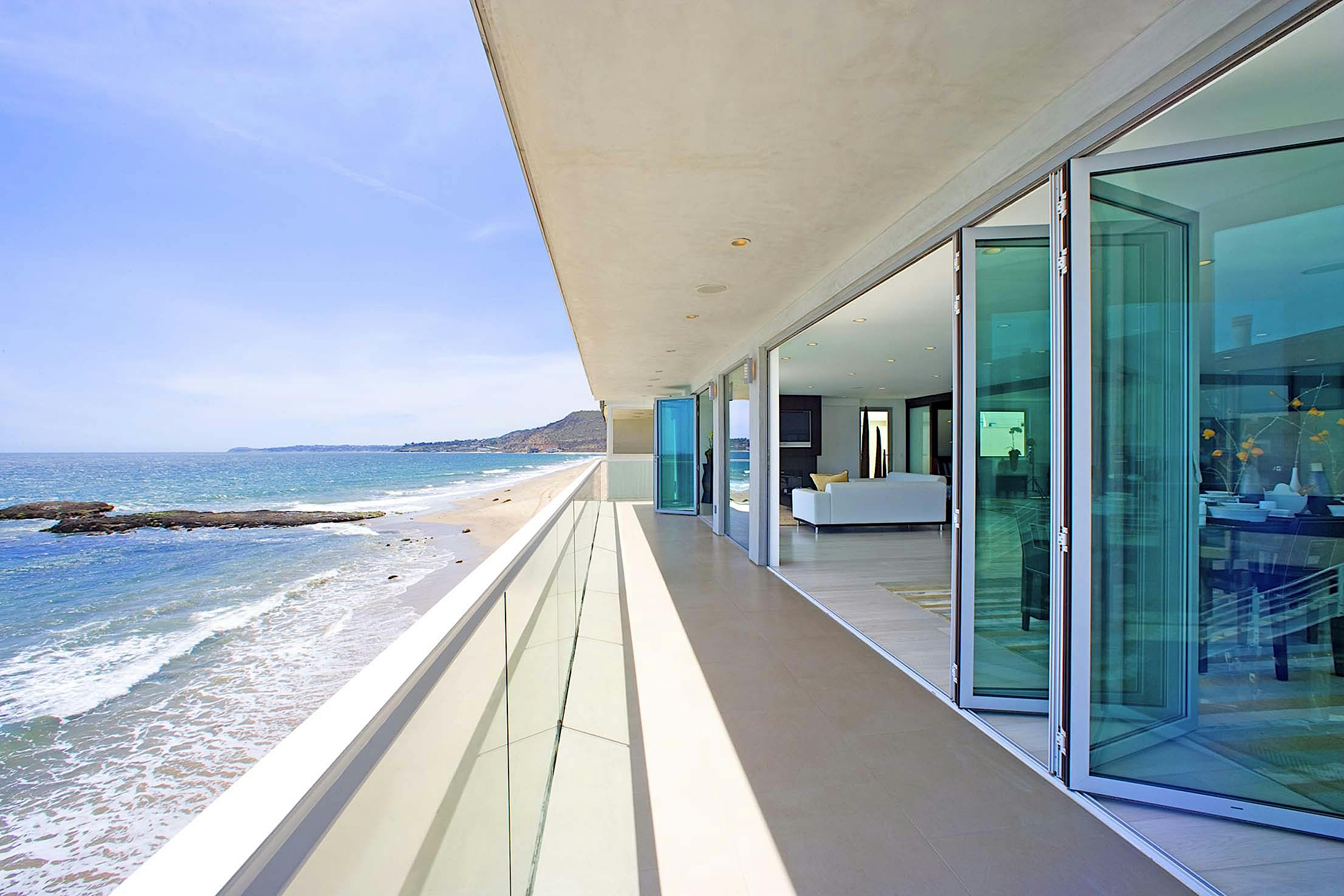 SL45 Residential balcony with ocean view - colored interlayers glass