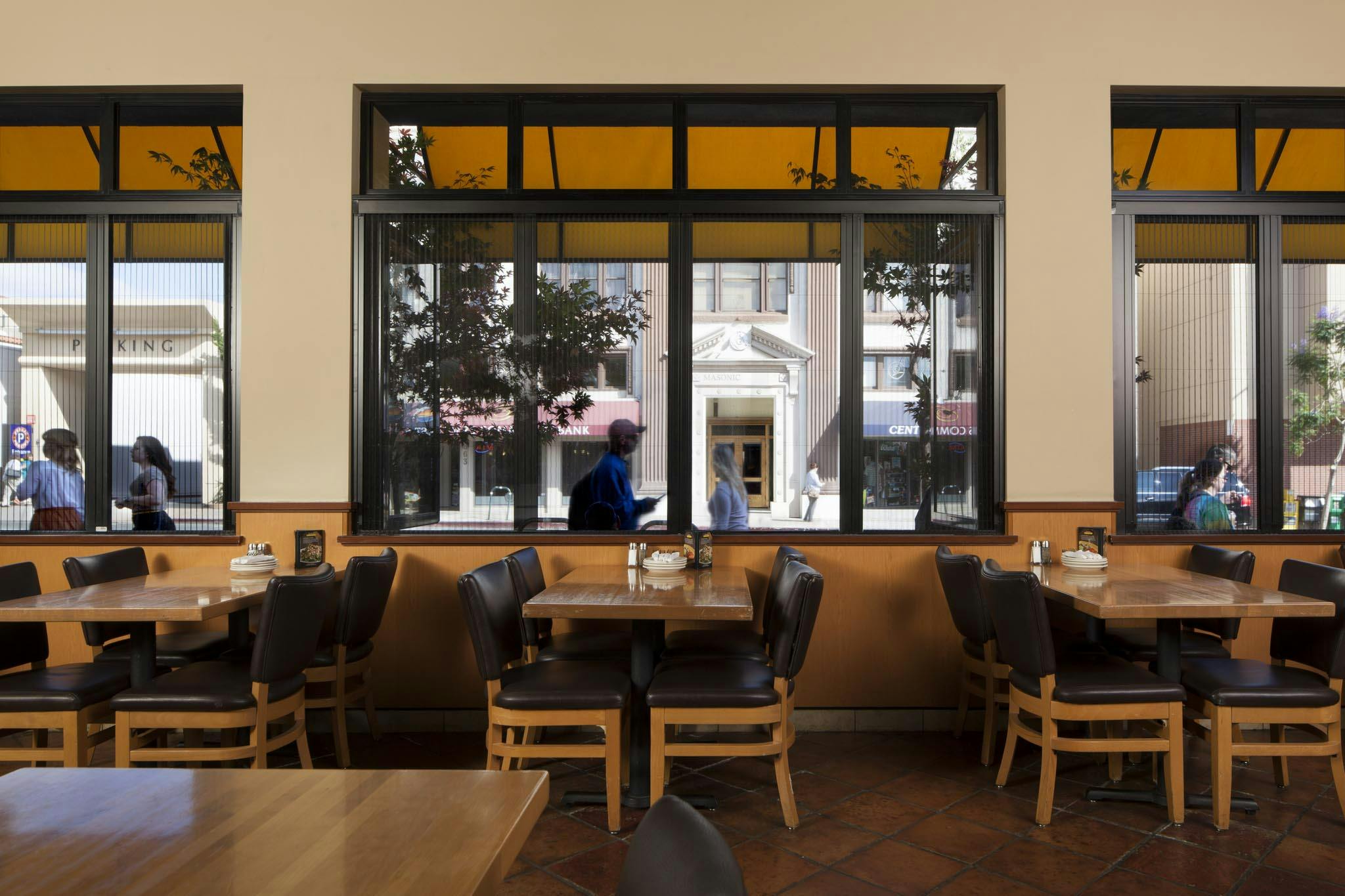 California Pizza Kitchen NanaWall   2048x1365 SL45 NanaScreen California Pizza Kitchen CA 03 