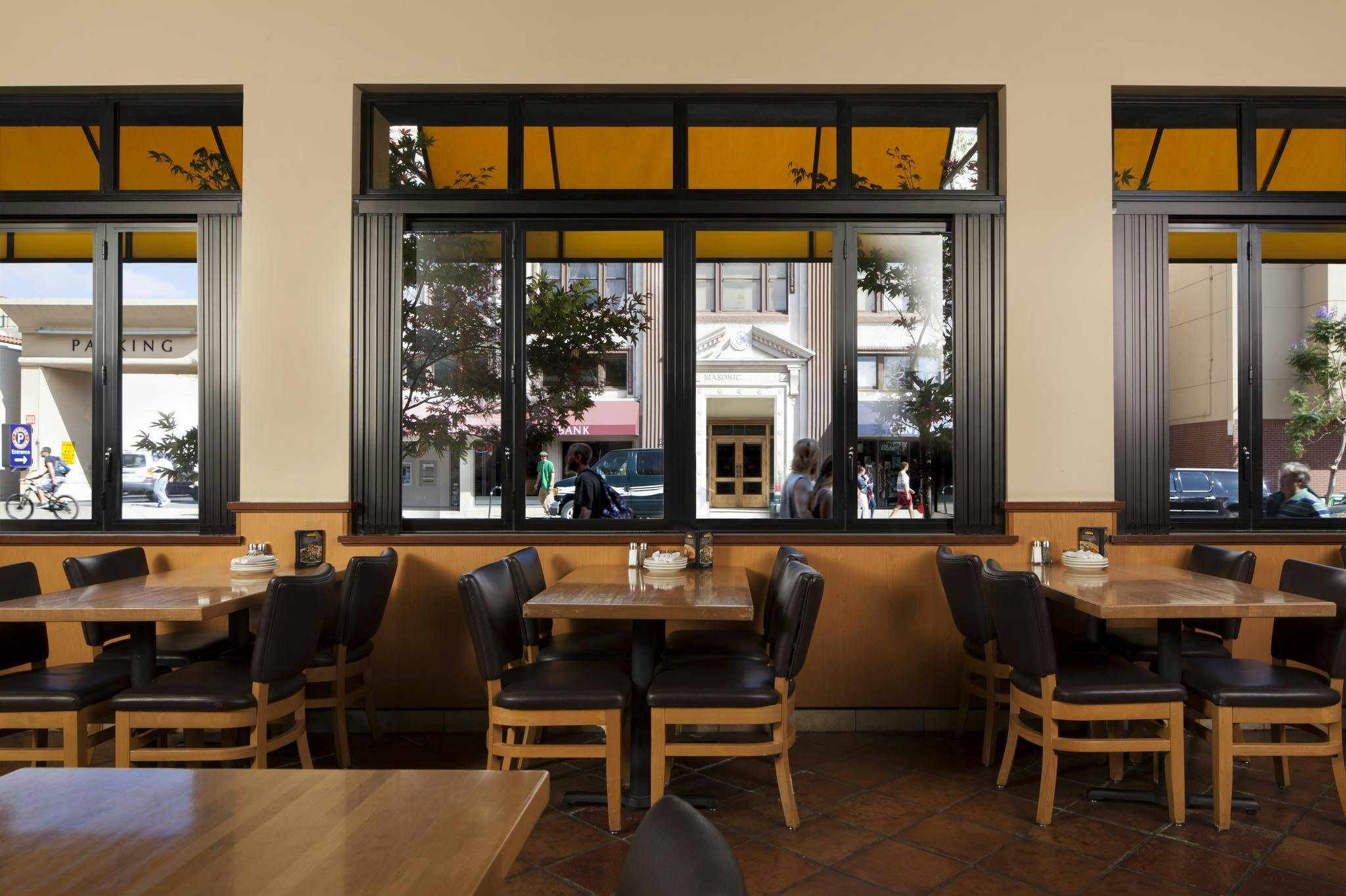 California Pizza Kitchen NanaWall   2048x1365 SL45 NanaScreen California Pizza Kitchen CA 04 