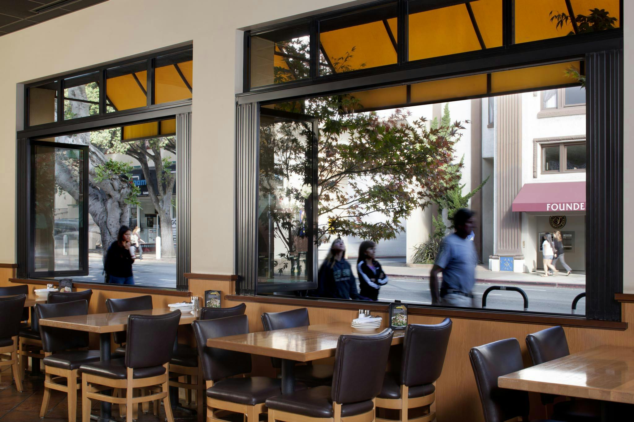 California Pizza Kitchen NanaWall   2048x1365 SL45 NanaScreen California Pizza Kitchen CA 05 