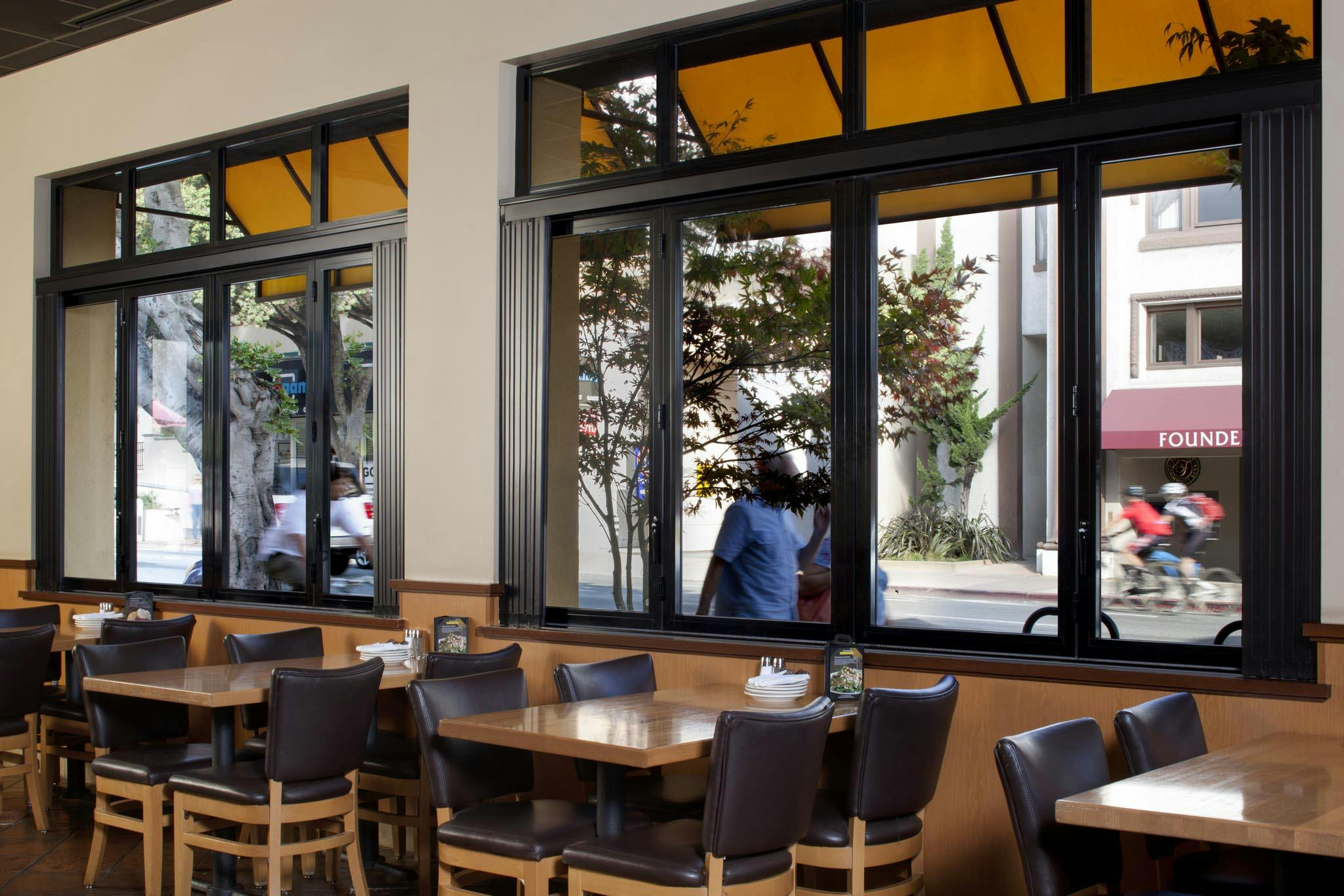 California Pizza Kitchen NanaWall   2048x1365 SL45 NanaScreen California Pizza Kitchen CA 08 