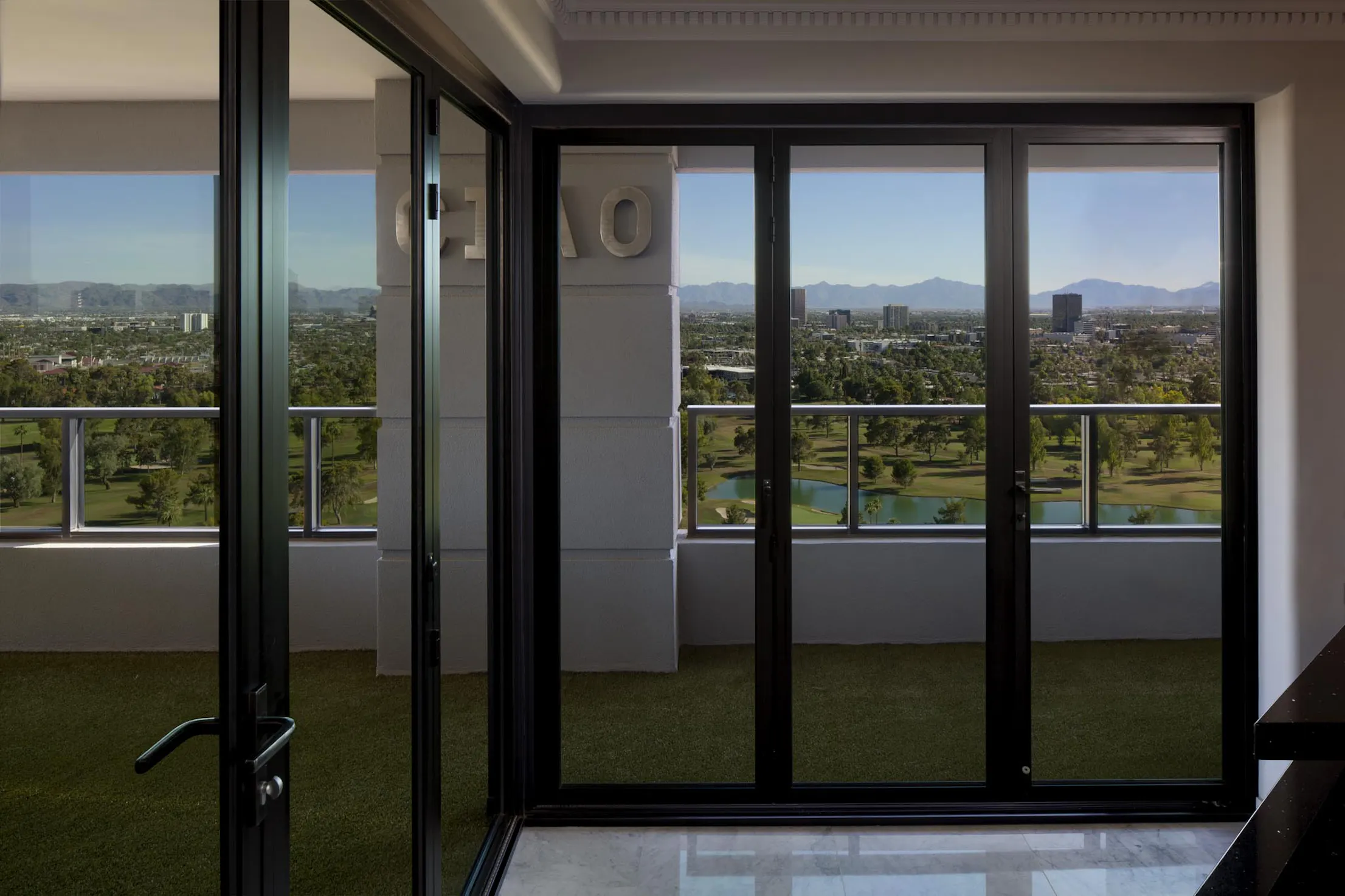 Picture of 2-bedroom penthouse to rent €3.100 - bazaraki.com