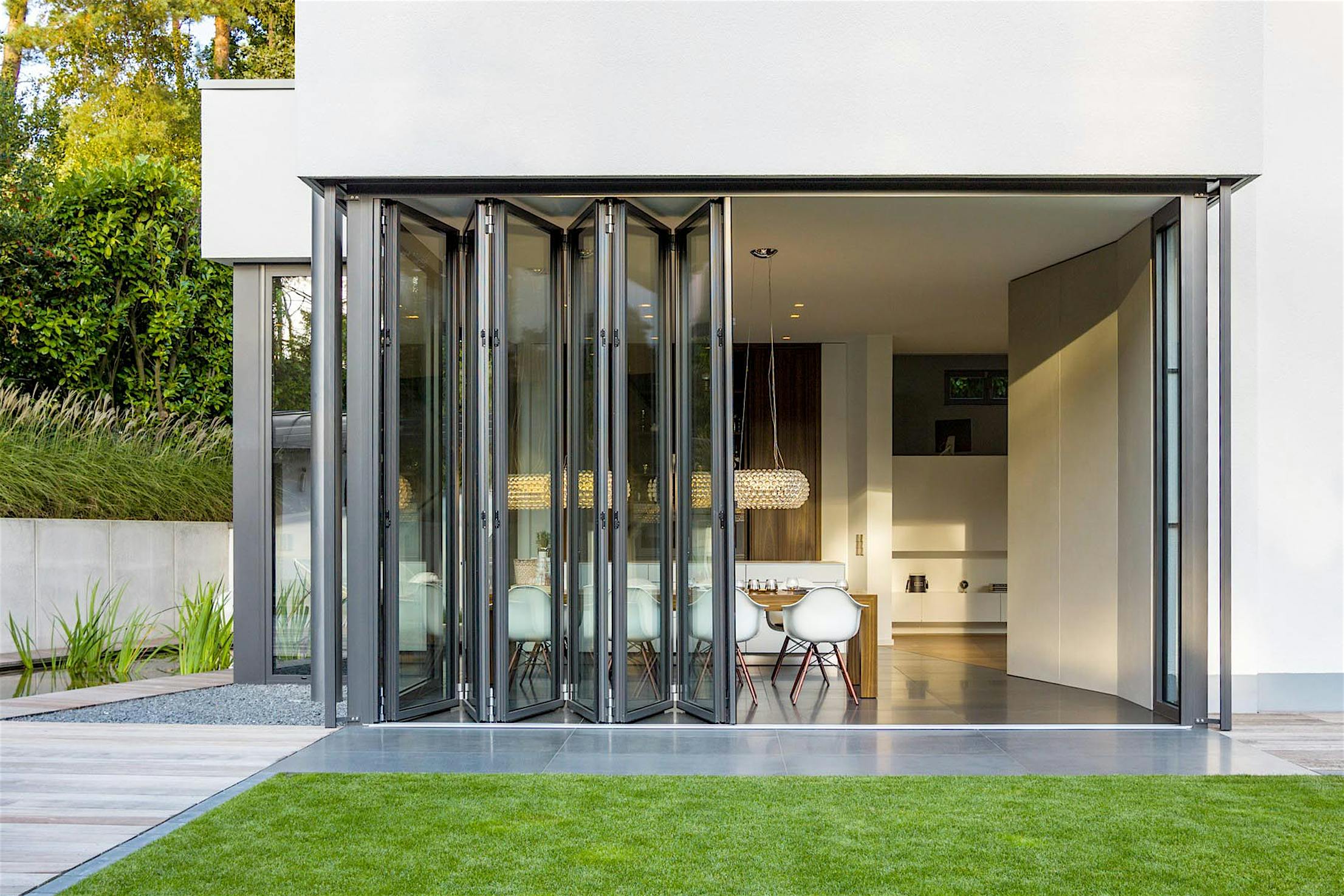 NW Aluminum 840 modern dining room with folding glass walls