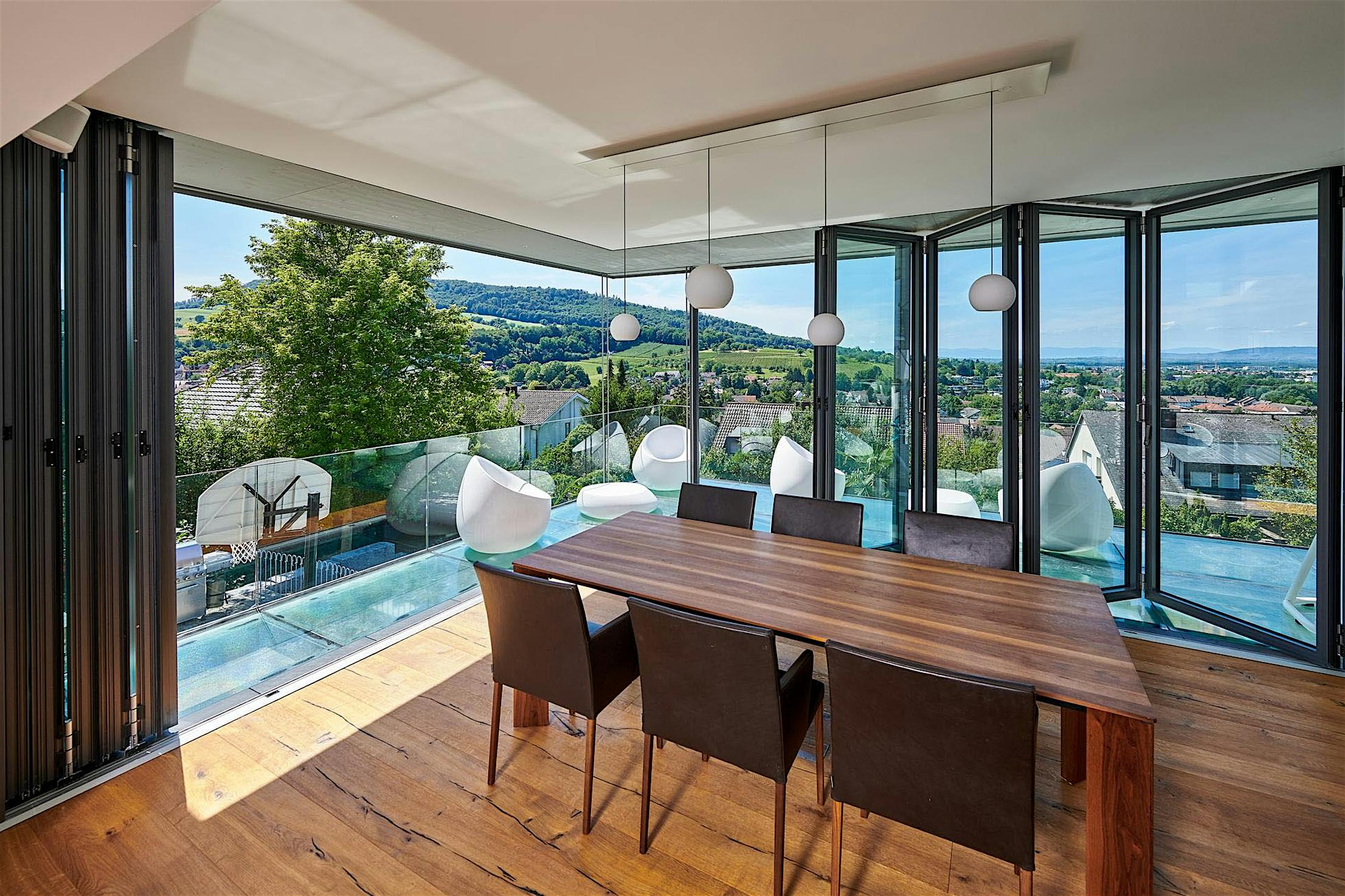 Living room with an open corner folding glass walls