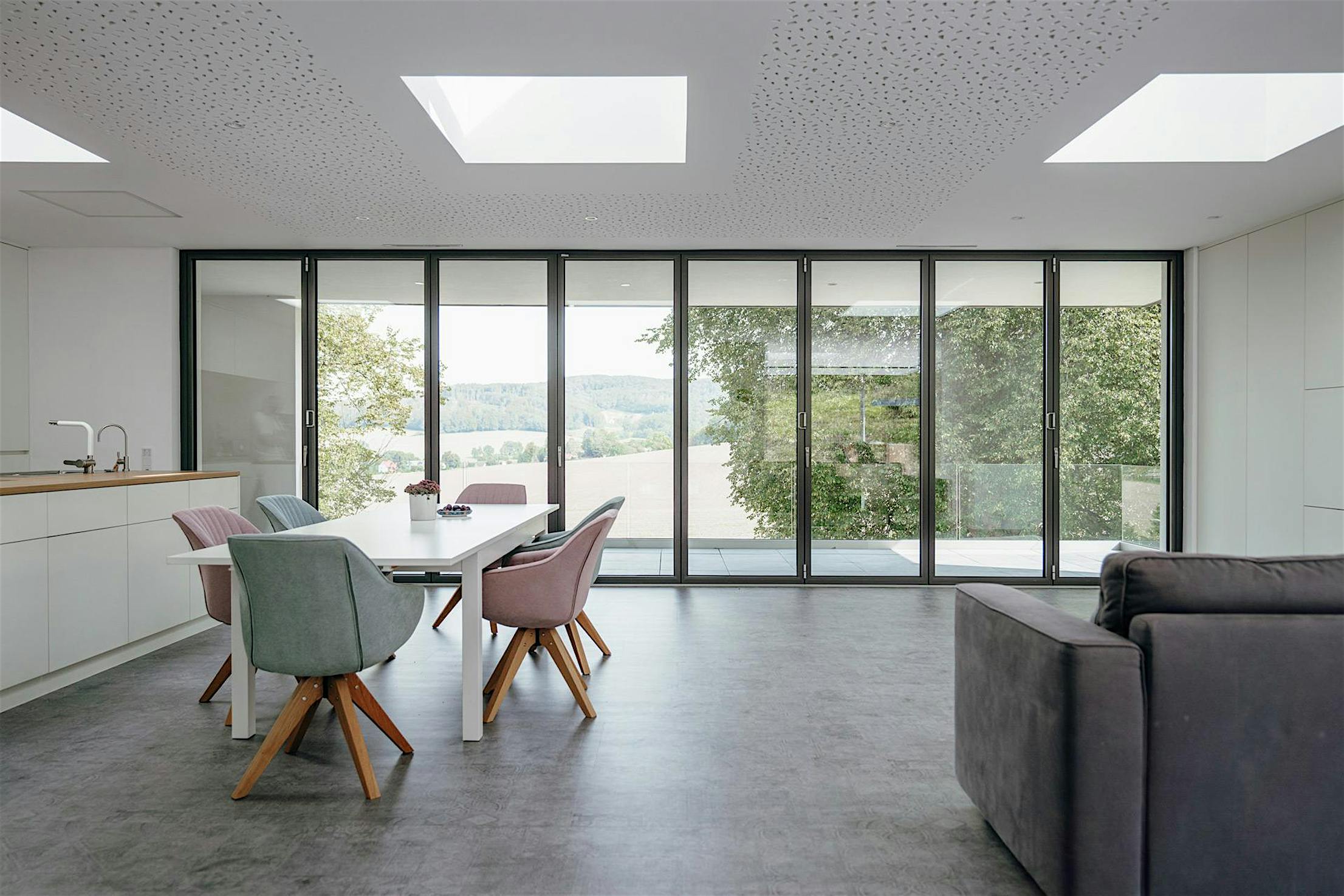 NW Aluminum 840 Residence with open floor plan and glass walls to backyard
