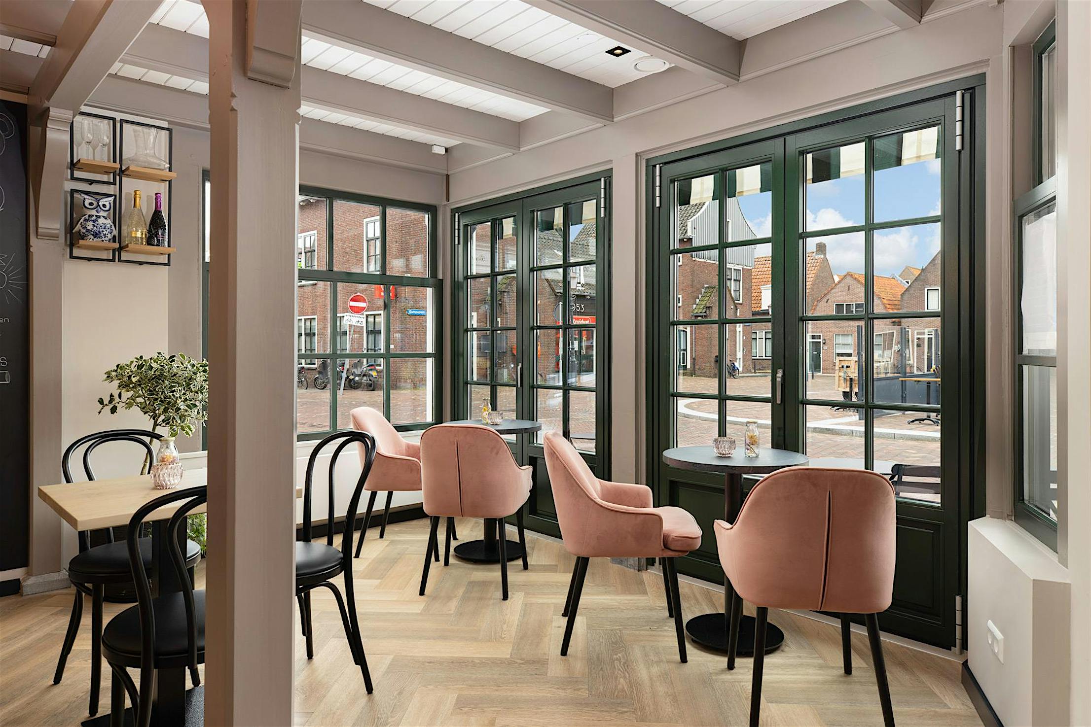 Simulated divided lites folding doors - closed interior