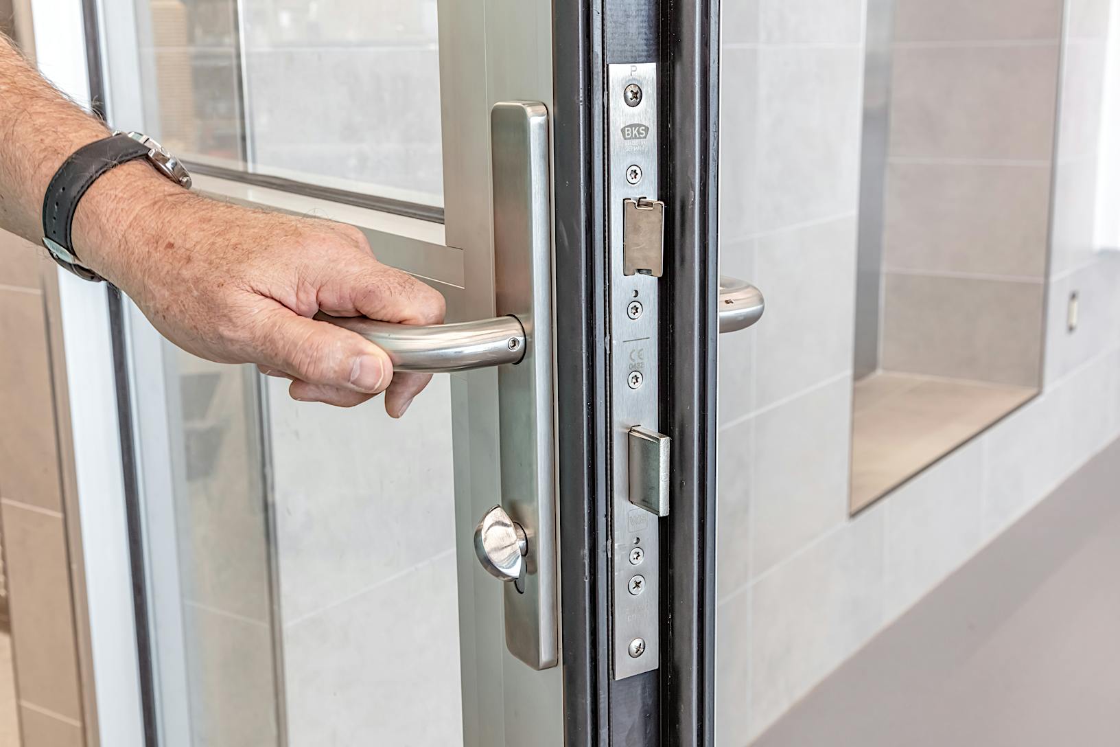 Acoustical movable glass walls - ADA compliant commercial locking options
