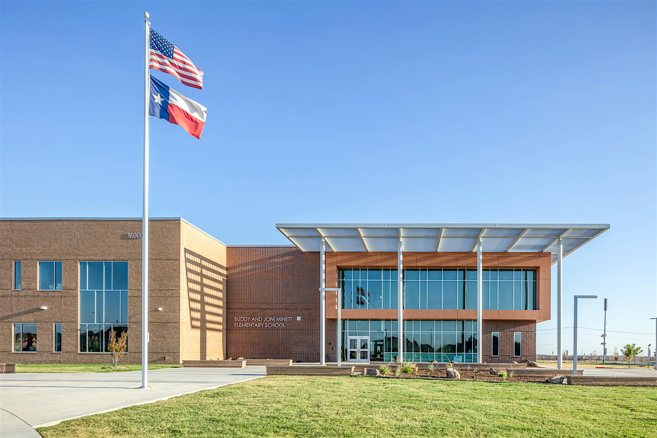 Acoustical movable glass walls - Minett-Elementary Building Exterior
