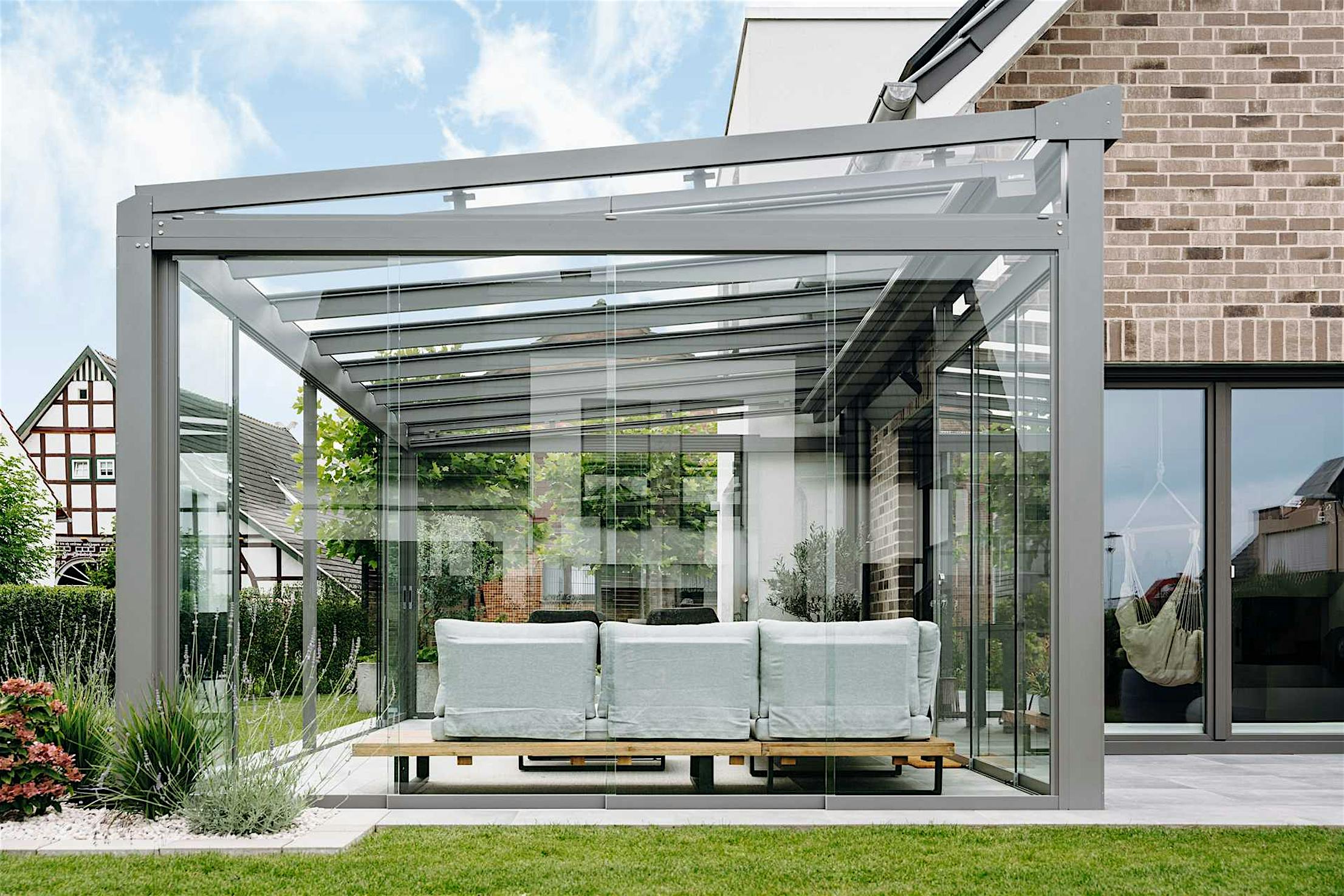 SL25 single family house with all glass sliding doors