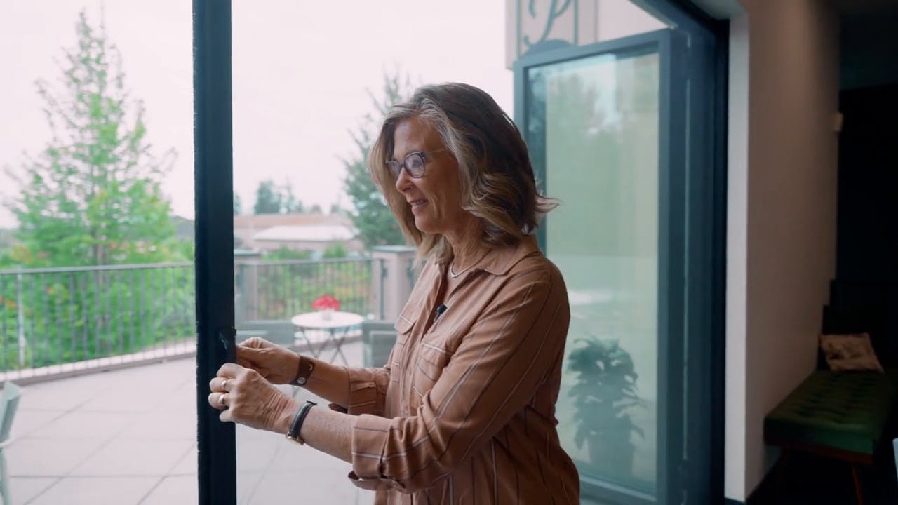 Phantom Retractable Screens