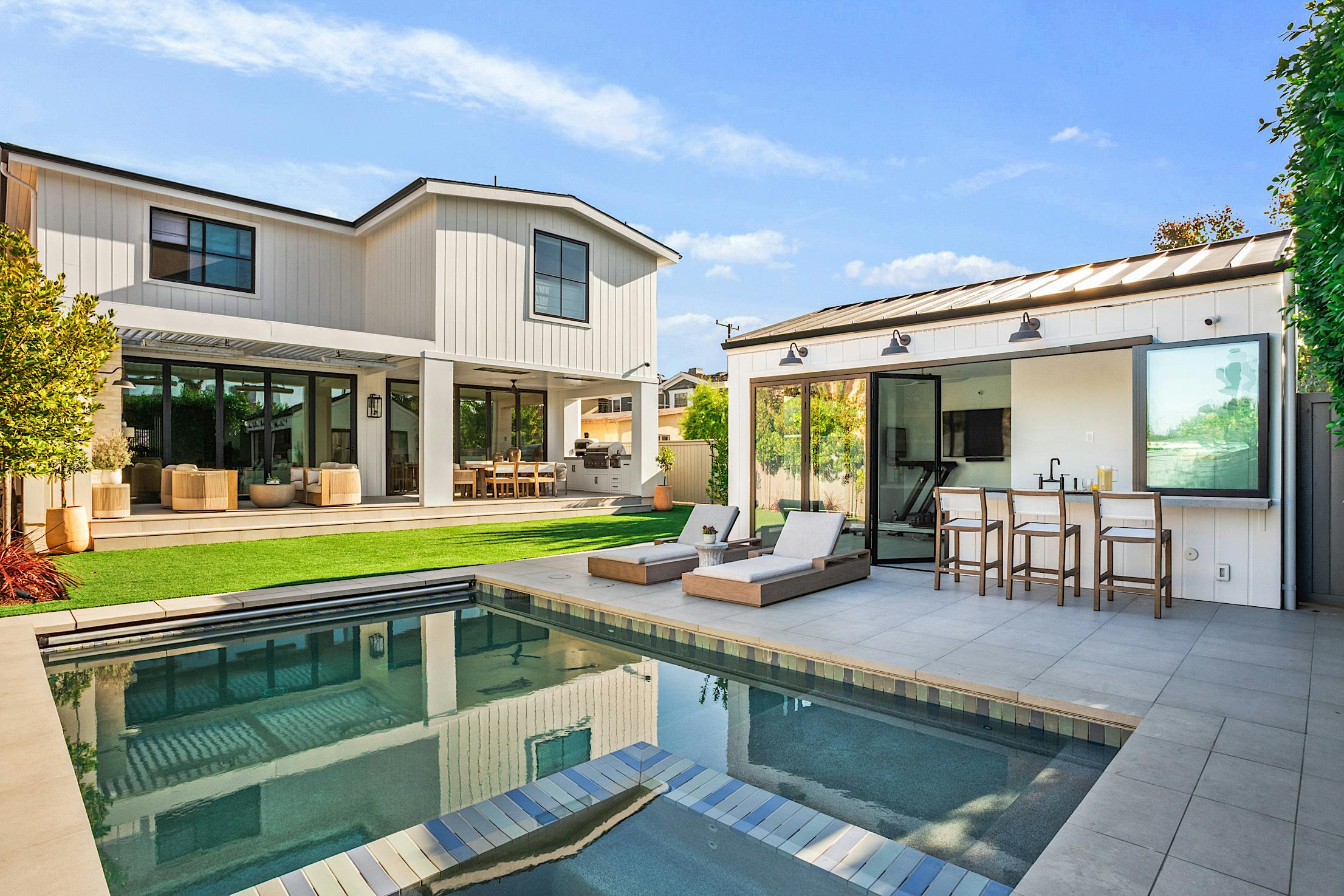 indoor-outdoor living in Manhattan Beach with NanaWall folding patio door systems
