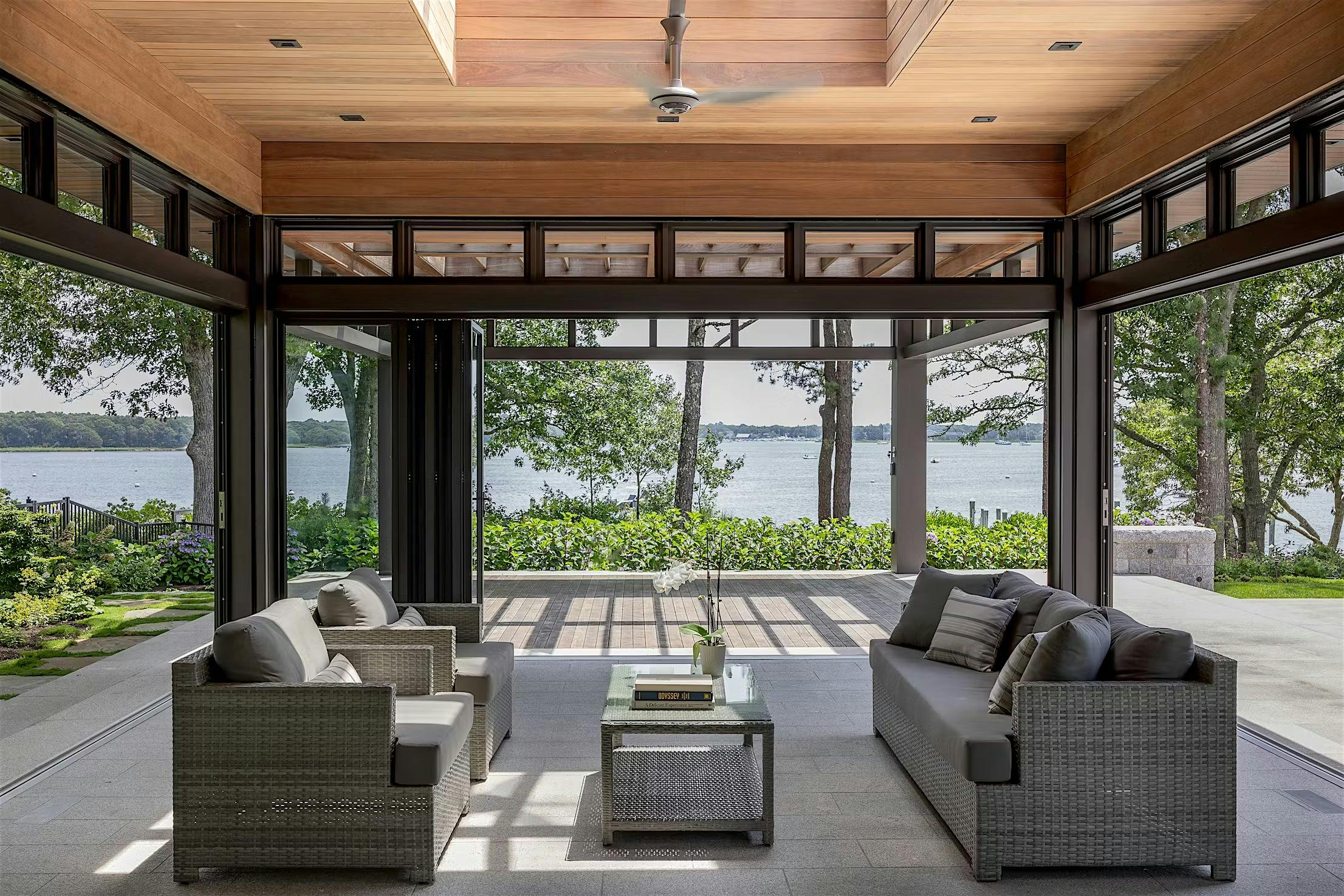 NanaAwards 2025 winner opneing glass walls