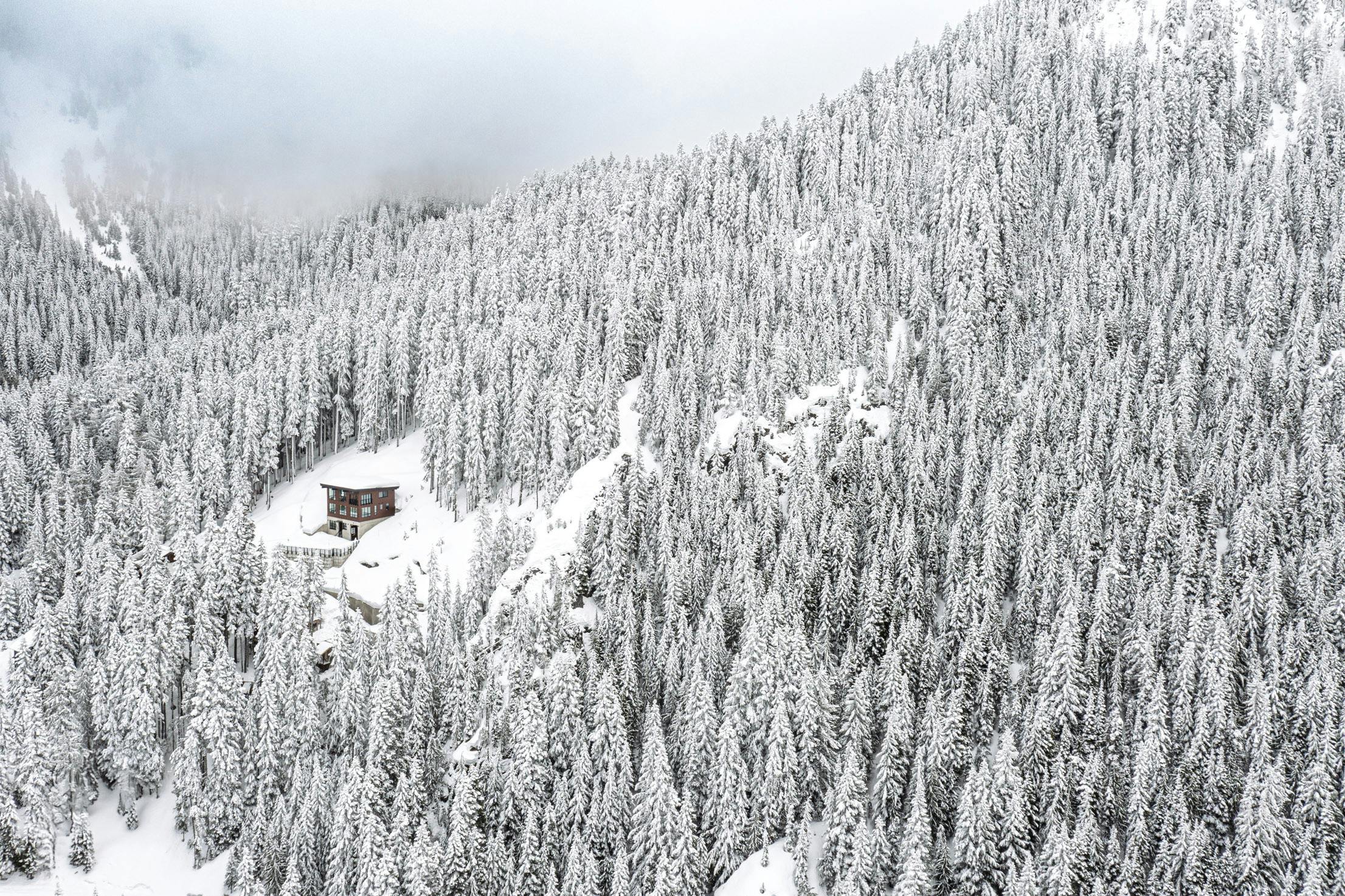NanaWall bifold glass doors in snow