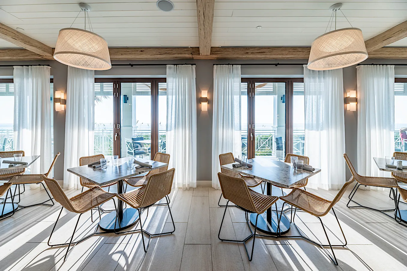 Opening Glass Walls for Flexible Hospitality Dining Spaces