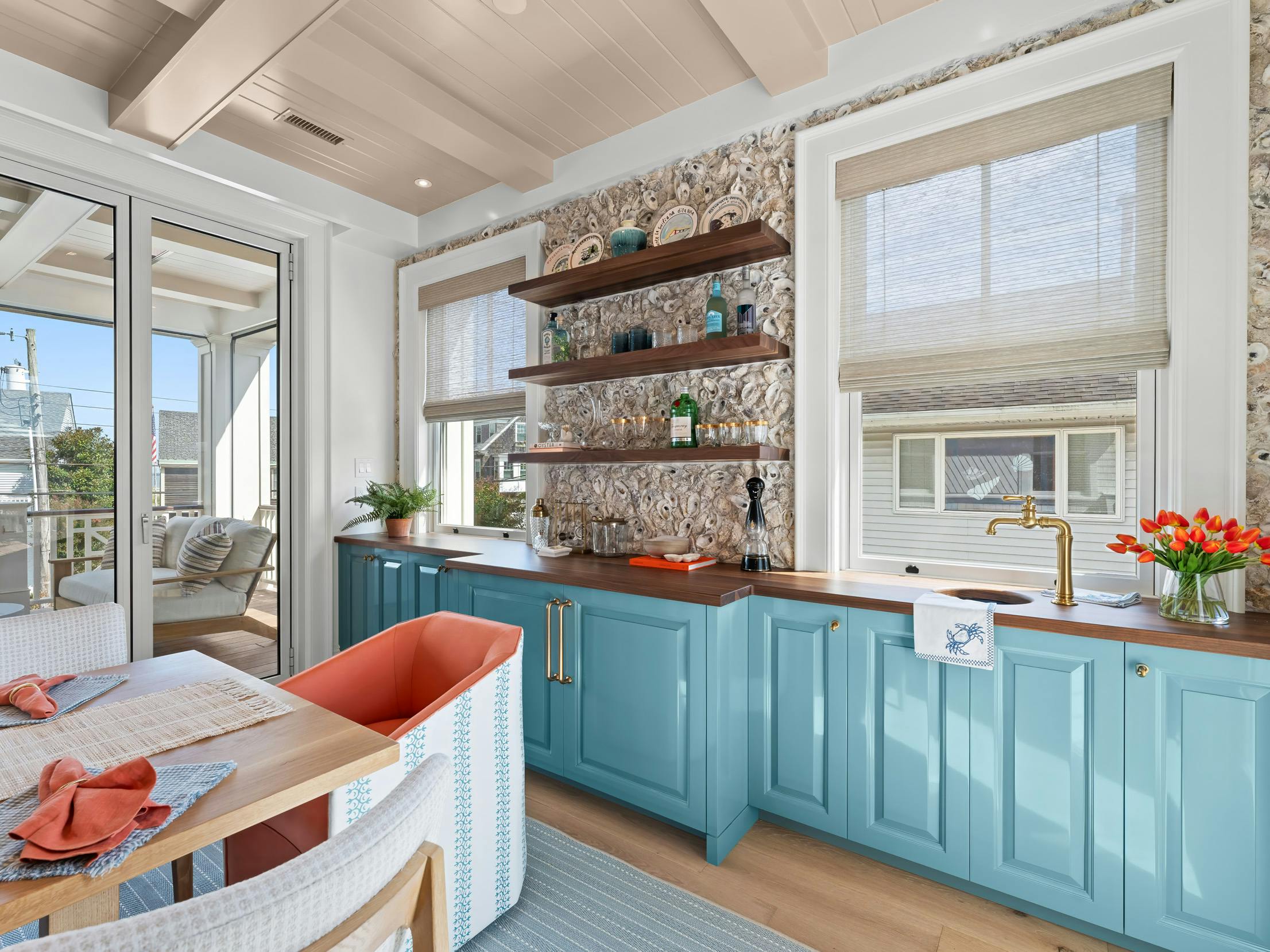 Atlantic coastal design with High-Performance Folding Glass Door